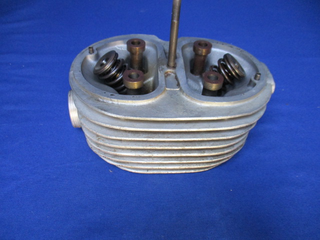 Zylinderkopf R26 (auch R27 Anguß vorhanden) gebraucht teilüberholt auspuffgewinde erneuert