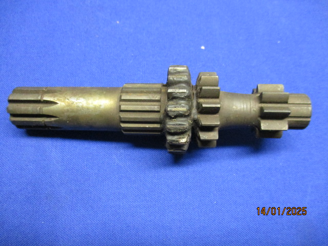   Antriebswelle Getriebe R51/2   9   Z  ähne (NOS) in Verbindung mit 1030240 Stirnrad 1 Gang Durchmesser 96,5mm   
  (Antriebswelle paßt auch bei R51/3-68 Verzahnungsbild auf Welle nicht relevant)   
 &nbsp; 
 &nbsp; 
