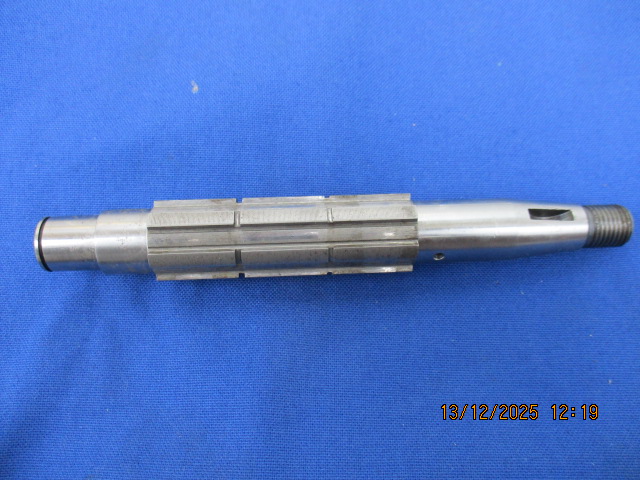Abtriebswelle Getriebe R50,50/2,60,60/2,50S,69,69S  (mit Keilnut)