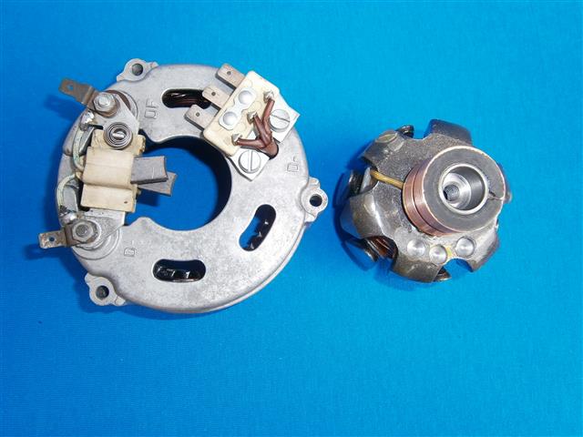 Drehstromlichtmaschine komplett 14V 180W R50/2,60/2,69S und 50/5,60/5,75/5,60/6,75/6,90/6
- Lichtmaschinenfeld gebraucht
- Kohlebürsten neu
- Anker neu