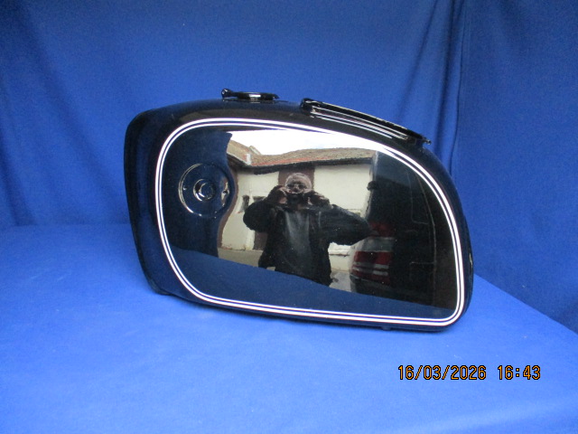 Tank 50/5,60/5,75/5  schwarz mit Werkzeugkasten neu lackiert