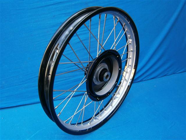 Rad komplett mit lackierter Felge R25-25/2
Felgen, Speichen, Radlager, Filzring, Kapsel, Deckel neu
