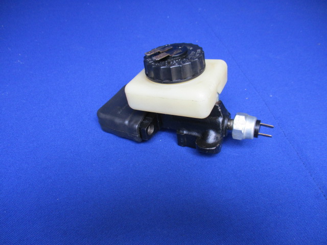 Hauptbremszylinder 14mm Modelle bis Baujahr 1980 mit 1 Scheibenbremse (NOS) 
Aus Lageraufkauf, Altbestand aktuell getauscht neuer Kolben und Dichtsatz
