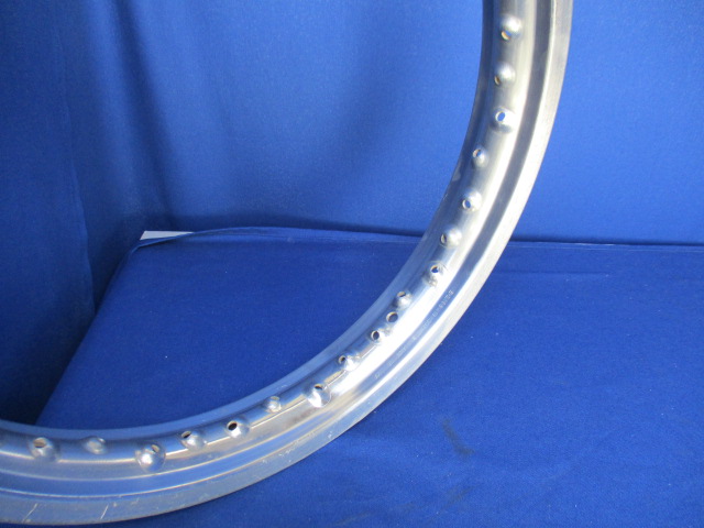 Alufelge hinten R50/5-R100, Modelle bis 9.84 und R65 G/S,80G/S orig. Weiman Altbestand 
Lagerspuren und Kratzer! Müssen nachpoliert werden