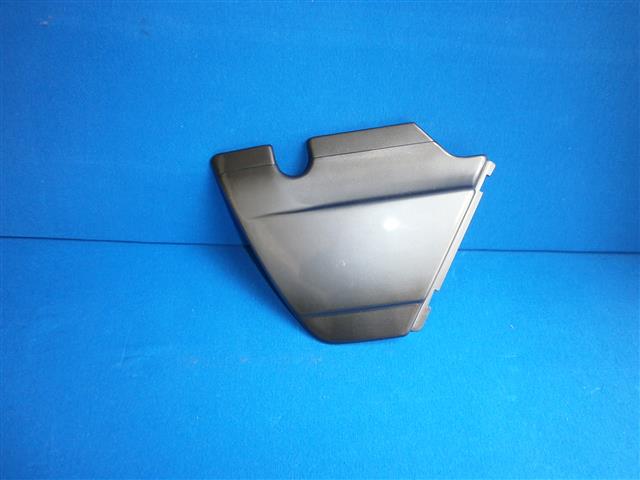 Batterieabdeckung links sphericsilber-metallic100RT (NOS) Farbcode 573
mit Kratzer in Lackierung
