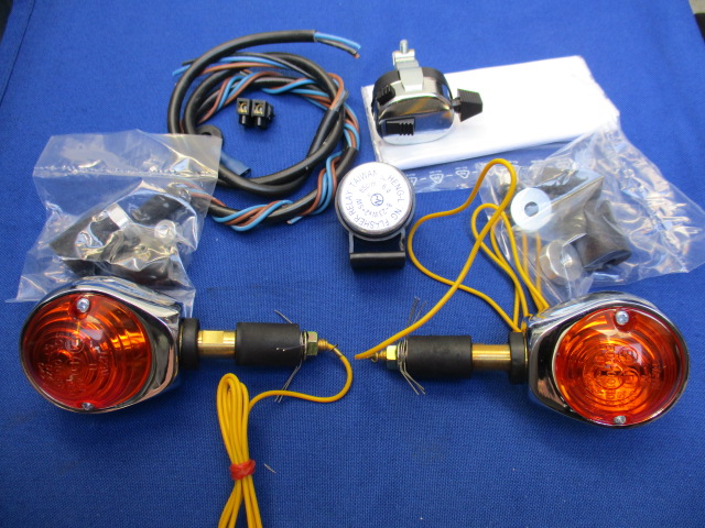 Blinkleuchte Ochsenaugen/Alu poliert Montagesatz alle Modelle 1950-1969 ( 2 Blinkleuchten, Schalter, Relais 6 Volt, Kabelsatz mit Schaltplan)
