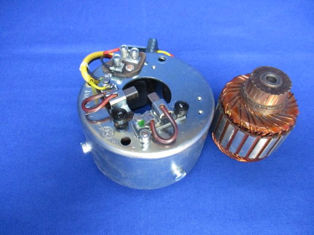 Lichtmaschine Noris 45/60/1500 L R51/3,67,67/2,67/3,68,50,60,69 mit Anker neu
- Satz Spulen
- Regler
- Kohlebürsten
- Federn