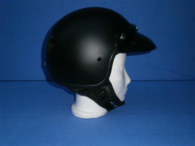 Helm Classic Edition schwarz/matt Größe L
- Limitierte Stückzahl
- Made aus Fiberglas
- Innenausfütterug in Leder
- Ledernackenteil herausnehmbar