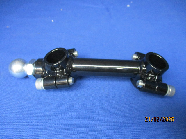 Vierte Anschlußverstrebung mit Kugelbolzen R25,25/2,25/3